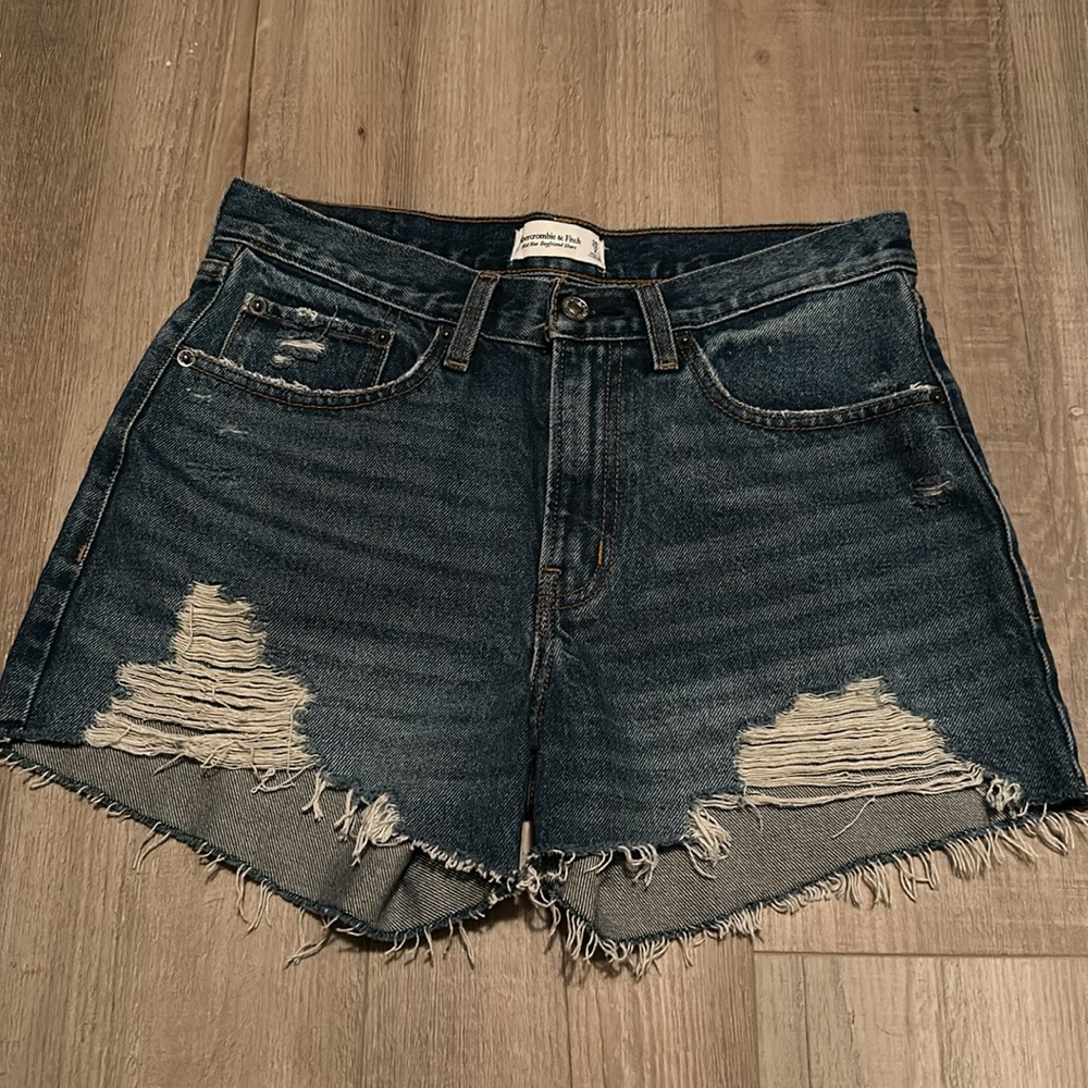 A&F Mid Rise Boyfriend Denim Short, 26